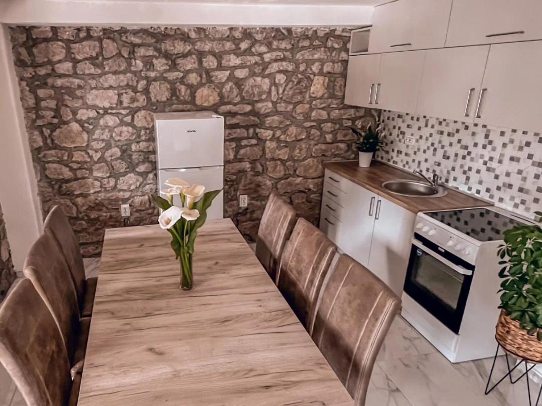 Apartmani Dumezic Bar Habitación foto